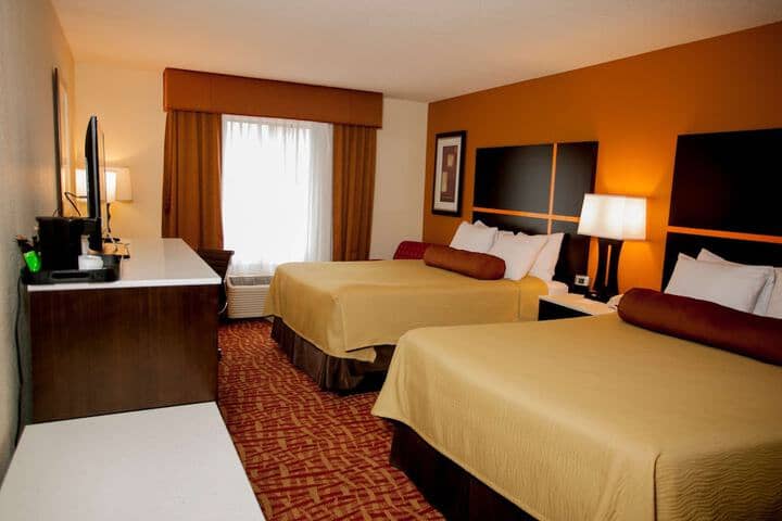 Room 5 of 16