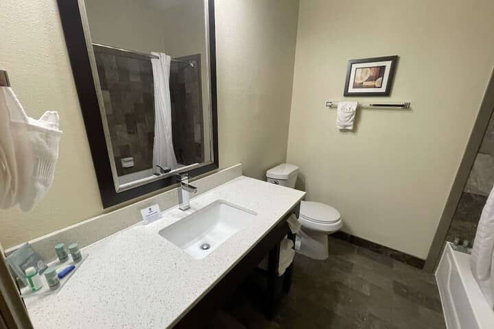 Room 11 of 16
