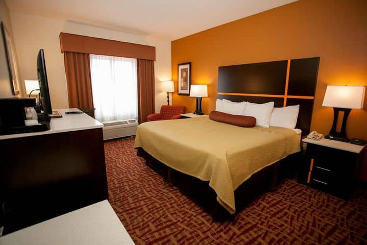Room 4 of 16