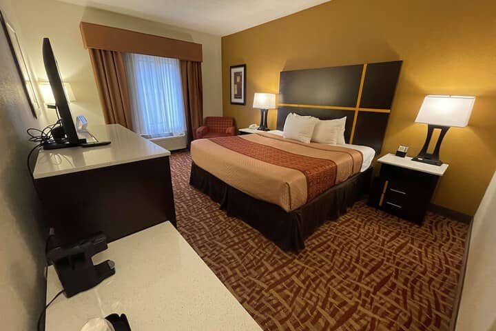 Room 6 of 16